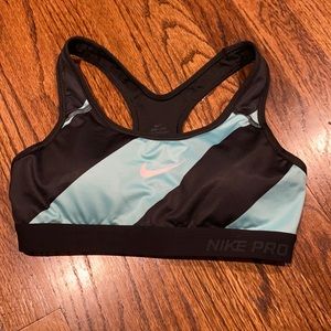 Nike pro sports bra